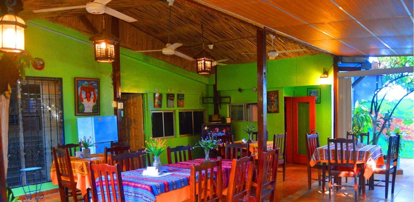 Imagen del bar/restaurante del Hotel Los Cisneros. Foto 3