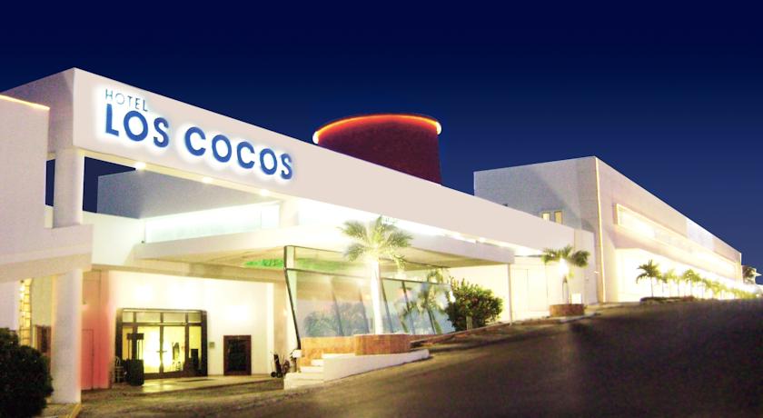 Imagen de los exteriores del Hotel Los Cocos. Foto 9