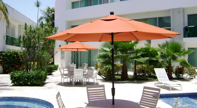 Imagen de la piscina del Hotel Los Cocos. Foto 11