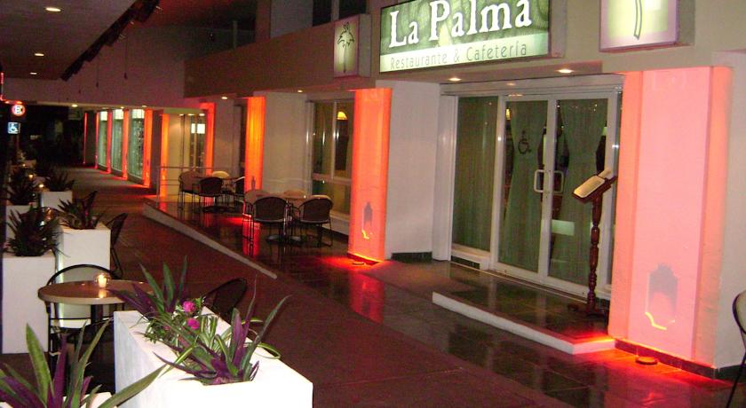 Imagen del bar/restaurante del Hotel Los Cocos. Foto 3