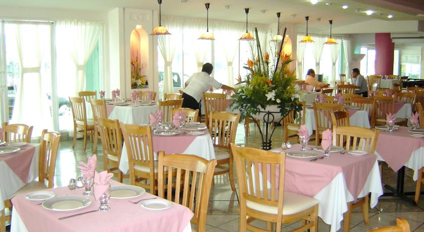 Imagen del bar/restaurante del Hotel Los Cocos. Foto 5