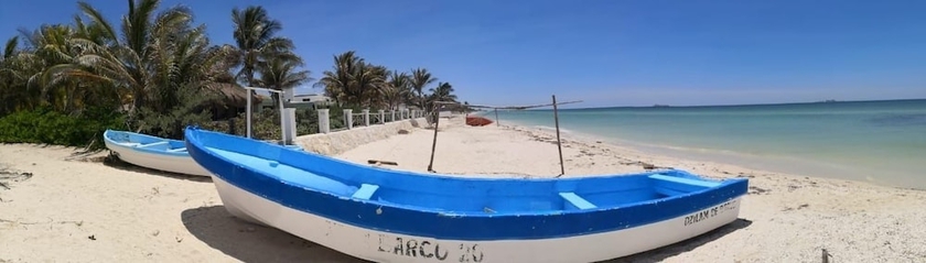 Imagen de los exteriores del Hotel Los Cocos de Chac&aacute; Playa Progreso. Foto 10
