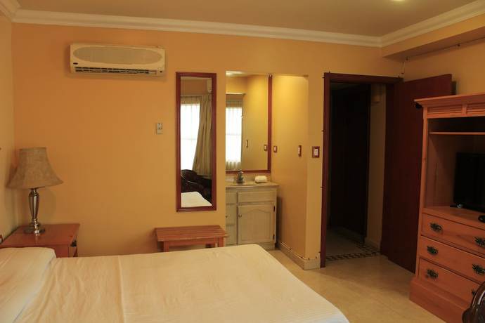 Imagen de la habitación del Hotel Los Coloniales de Reynosa. Foto 8