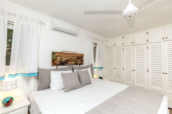 Imagen de la habitación del Hotel Los Corales Beach Village. Foto 5