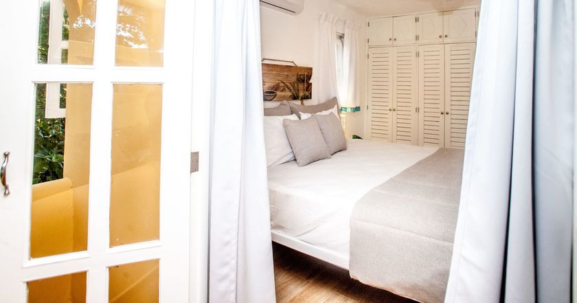 Imagen de la habitación del Hotel Los Corales Beach Village. Foto 11