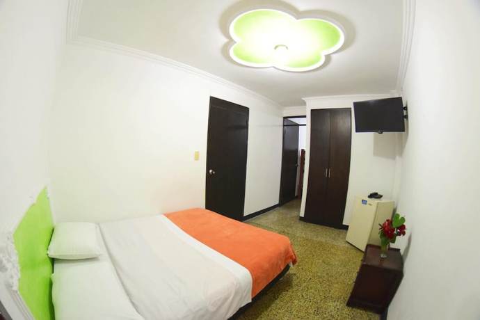 Imagen de la habitación del Hotel Los Cristales, Pereira. Foto 3