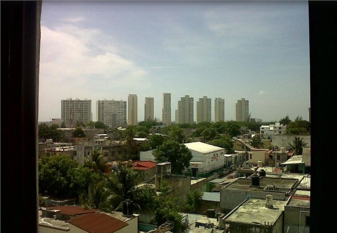 Imagen de los exteriores del Hotel Los Cuates De Cancun. Foto 10