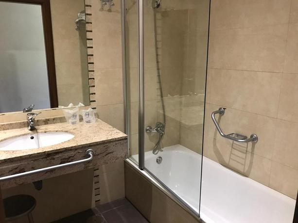 Imagen de la habitación del Hotel Los Dólmenes. Foto 3