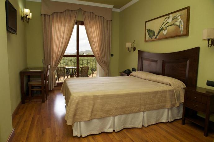 Imagen de la habitación del Hotel Los Dólmenes. Foto 4
