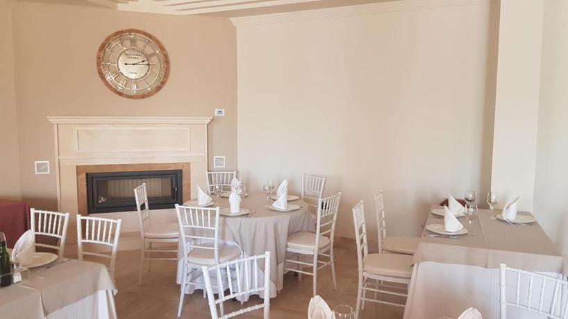 Imagen del bar/restaurante del Hotel Los Dólmenes. Foto 2