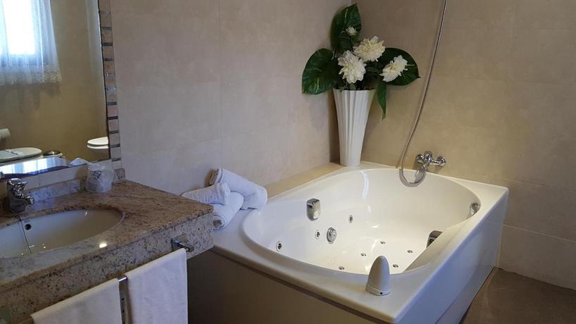 Imagen de la habitación del Hotel Los Dólmenes. Foto 5