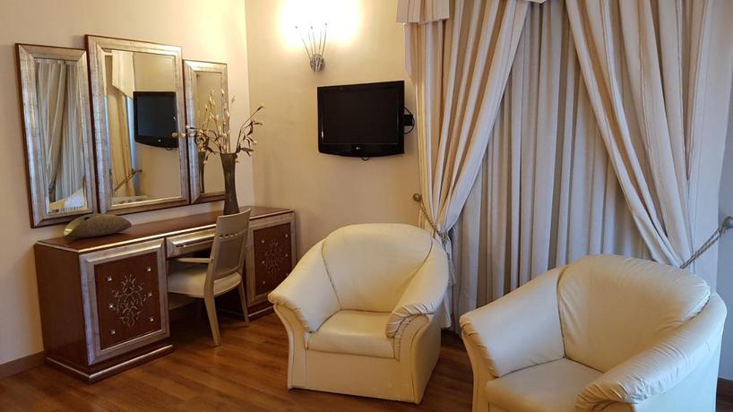 Imagen de la habitación del Hotel Los Dólmenes. Foto 7