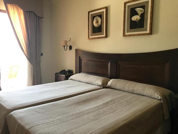 Imagen de la habitación del Hotel Los Dólmenes. Foto 8