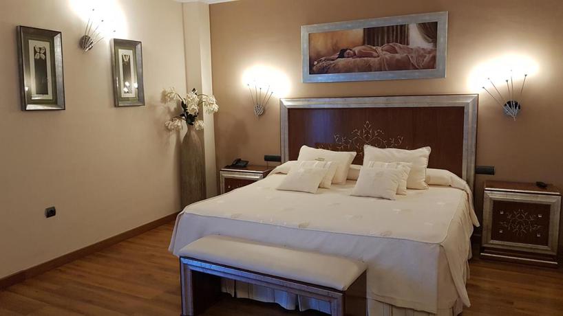 Imagen de la habitación del Hotel Los Dólmenes. Foto 10