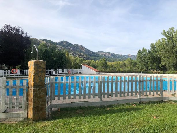 Imagen de la piscina del Hotel Los Enebros. Foto 10