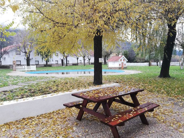 Imagen de los exteriores del Hotel Los Enebros. Foto 9