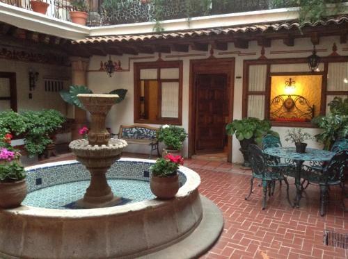 Imagen general del Hotel Los Escudos, Pátzcuaro. Foto 1