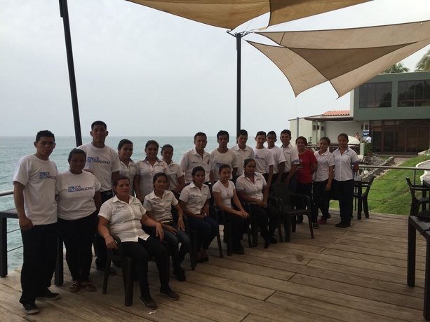 Imagen de los exteriores del Hotel Los Farallones. Foto 15