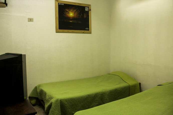 Imagen de la habitación del Hotel Los Faroles. Foto 14