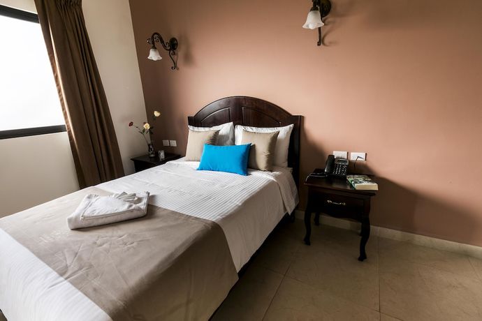 Imagen de la habitación del Hotel Los Frailes, Valladolid, Yucat&aacute;n. Foto 13