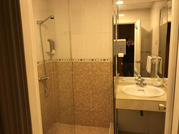 Imagen de la habitación del Hotel Los Galanes. Foto 8