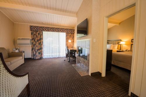 Imagen de la habitación del Hotel Los Gatos Lodge. Foto 6