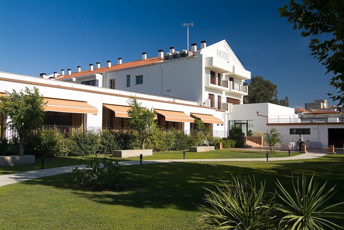 Imagen de los exteriores del Hotel Los Granados. Foto 12