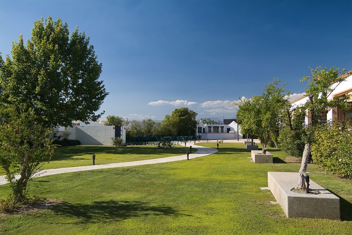 Imagen de los exteriores del Hotel Los Granados. Foto 15