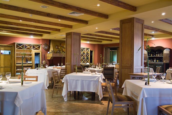 Imagen del bar/restaurante del Hotel Los Granados, Navalmoral de la Mata. Foto 8