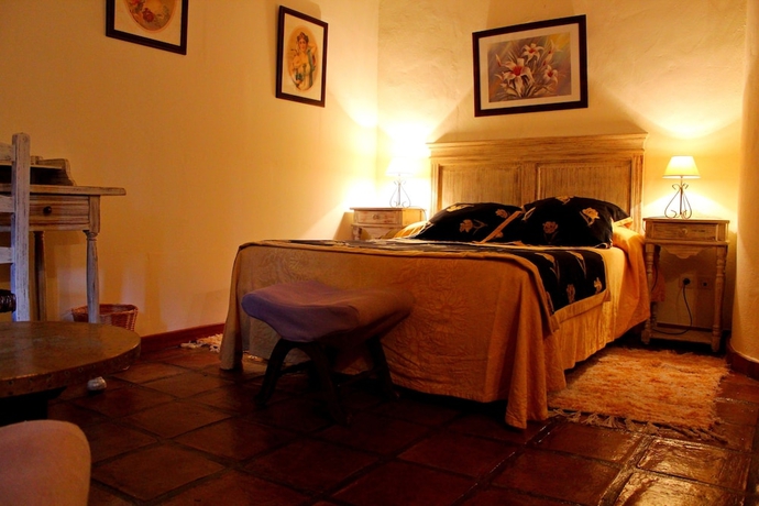 Imagen de la habitación del Hotel Los Jarales. Foto 9