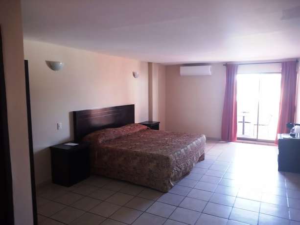 Imagen de la habitación del Hotel Los Jitos and Suites. Foto 2