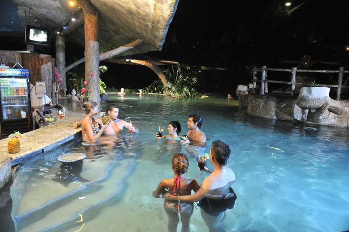 Imagen de la piscina del Hotel Los Lagos Spa and Resort. Foto 16