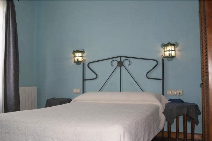 Imagen de la habitación del Hotel Los Laureles. Foto 6