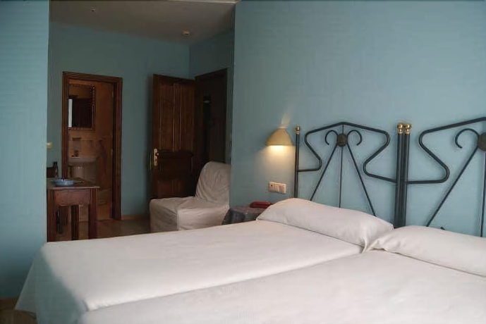 Imagen de la habitación del Hotel Los Laureles. Foto 7