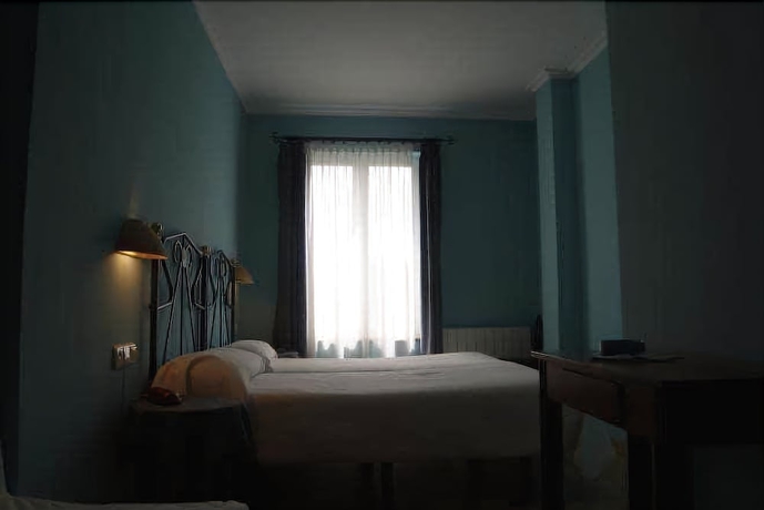 Imagen de la habitación del Hotel Los Laureles. Foto 11