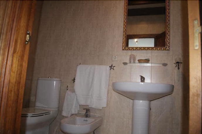 Imagen de la habitación del Hotel Los Laureles. Foto 18