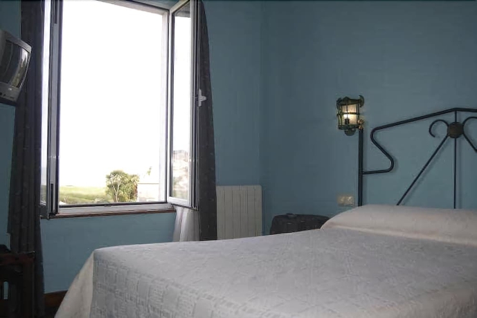Imagen de la habitación del Hotel Los Laureles, Luanco. Foto 2