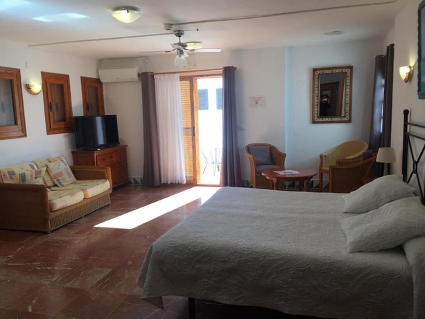 Imagen de la habitación del Hotel Los Limoneros. Foto 11