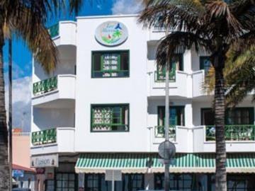 Imagen de los exteriores del Hotel Los Marinos. Foto 2