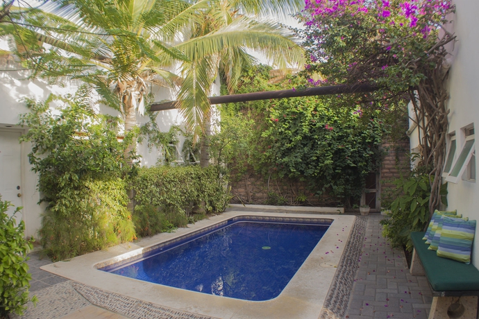 Imagen de la piscina del Hotel Los Milagros. Foto 12