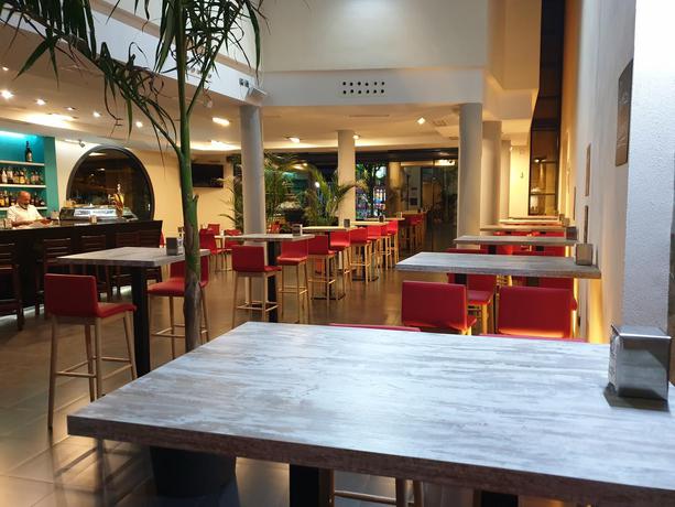 Imagen general del Hotel Los Nardos. Foto 8