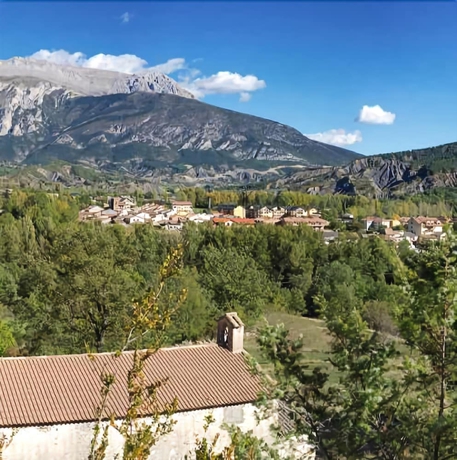 Imagen de los exteriores del Hotel Los Nogales, Campo. Foto 15