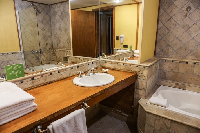 Imagen de la habitación del Hotel Los Ñires. Foto 17