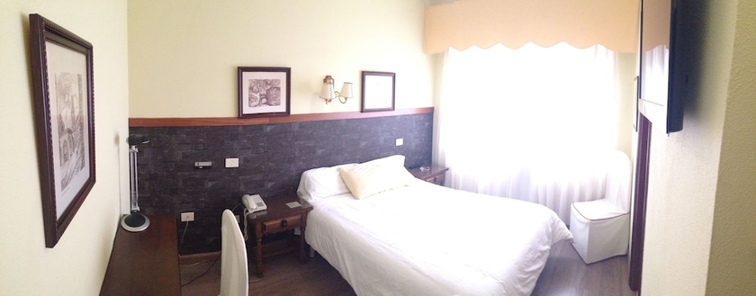 Imagen de la habitación del Hotel Los Olmos. Foto 5