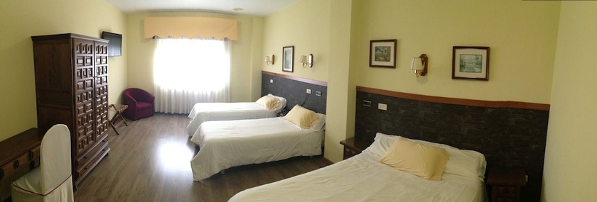 Imagen de la habitación del Hotel Los Olmos. Foto 7