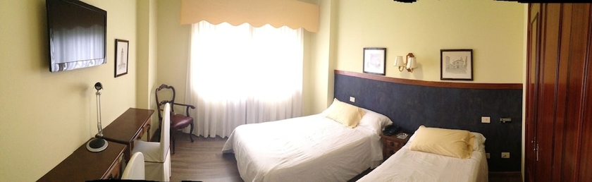 Imagen de la habitación del Hotel Los Olmos. Foto 9