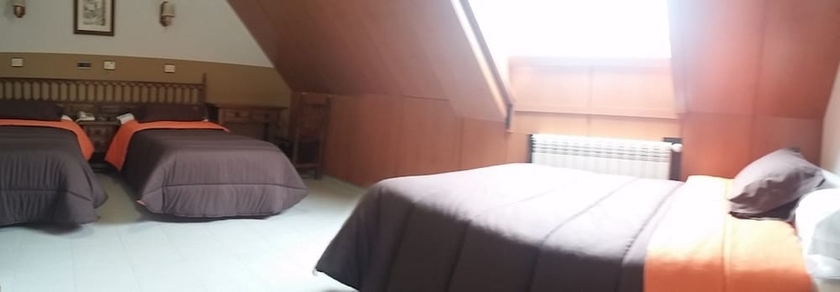 Imagen de la habitación del Hotel Los Olmos. Foto 11