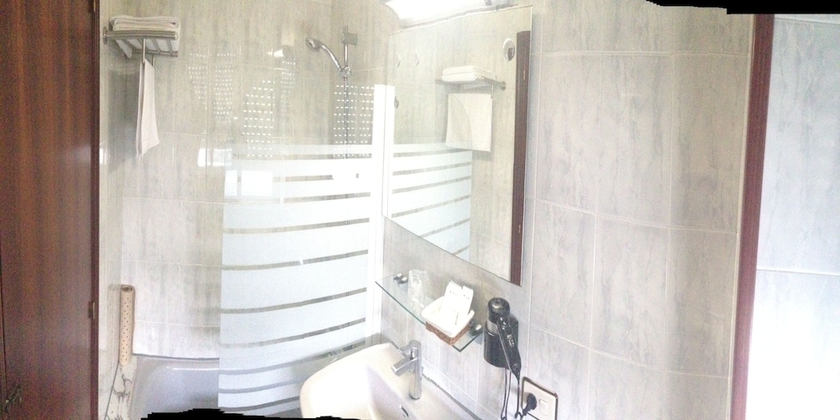 Imagen de la habitación del Hotel Los Olmos. Foto 14