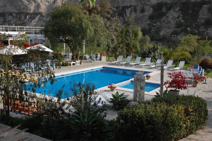 Imagen de la piscina del Hotel Los Palomos. Foto 18