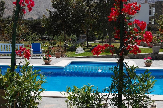 Imagen de la piscina del Hotel Los Palomos. Foto 19